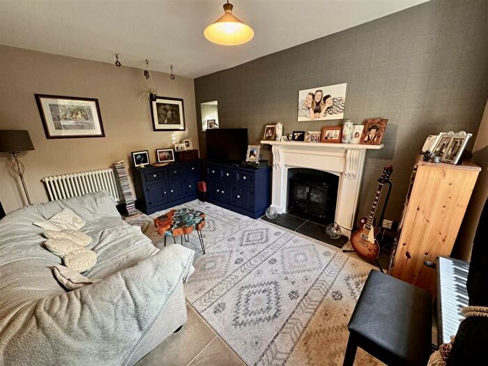 3 Bedroom Detached House For Sale In Llandeilo Road, Garnant, Ammanford, SA18