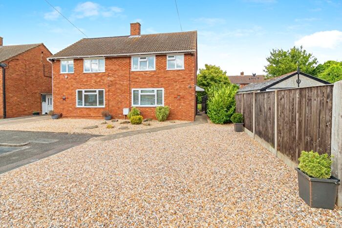 3 Bedroom Semi-Detached House For Sale In Tudor Close, Barton-Le-Clay, Bedford, MK45