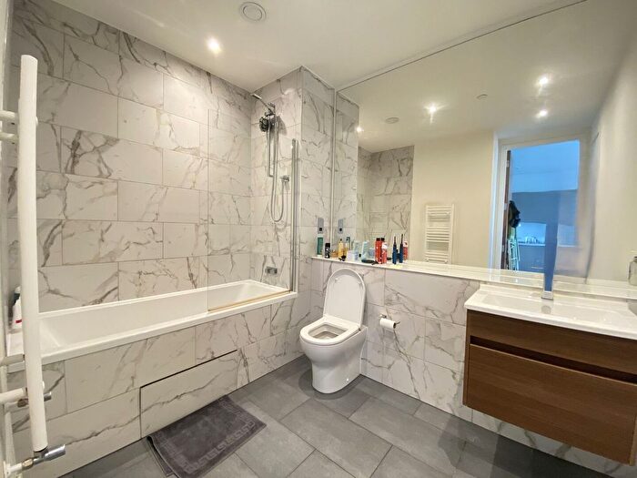 1 Bedroom Flat To Rent In Lightbox Blue, Media City Uk, Salford Quays, M50