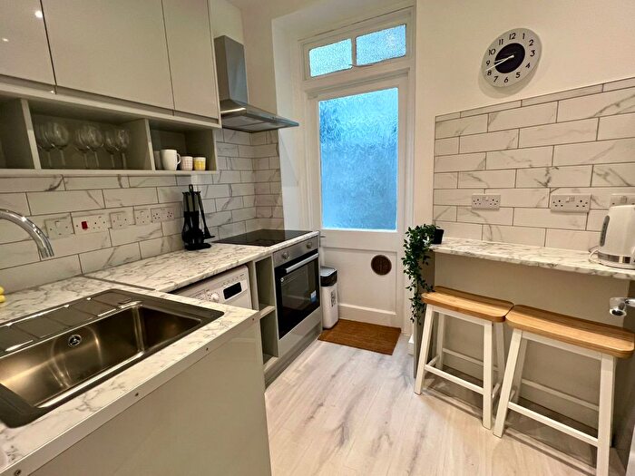 3 Bedroom Flat To Rent In Hanson Street, Fitzrovia, West End, Regents Park, Bloomsbury, Soho, London, W1W