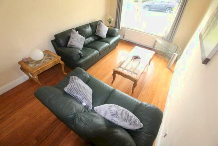 2 Bedroom Flat To Rent In Larch Road, Aberdeen, AB16