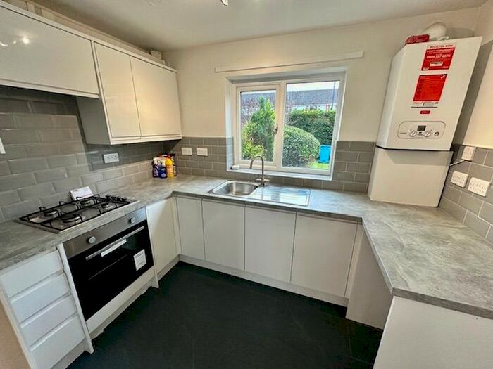 1 Bedroom Flat To Rent In Ray Park Avenue, Maidenhead, SL6