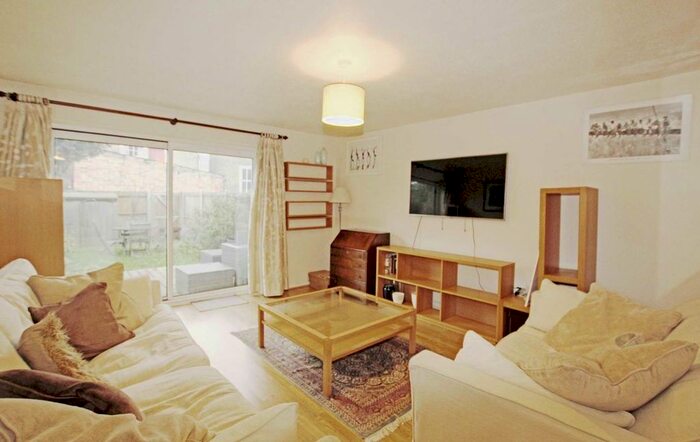 2 Bedroom Property To Rent In Edwin Road, Twickenham, TW2