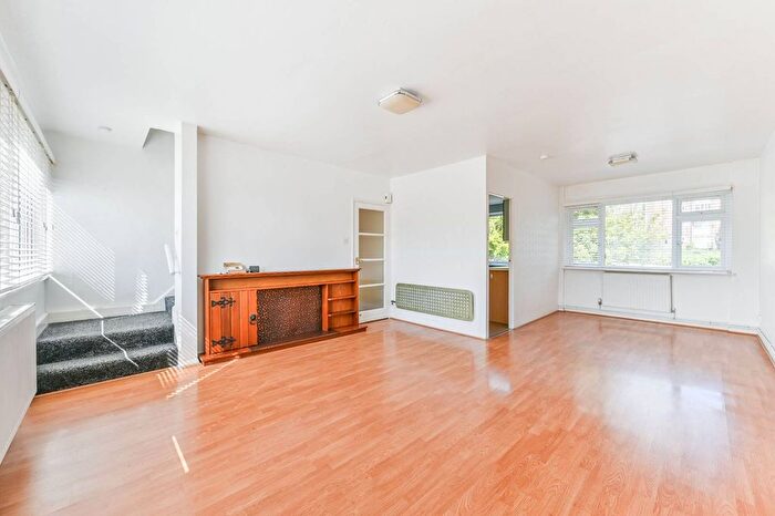 2 Bedroom Flat To Rent In South Norwood Hill, South Norwood, London, SE25