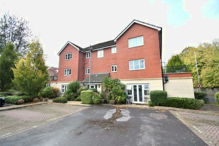2 Bedroom Apartment To Rent In Waterloo Road, Crowthorne, Berkshire, RG45