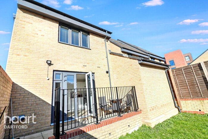 3 Bedroom Semi-Detached House To Rent In Castle Hill Drive, Swanscombe, DA10