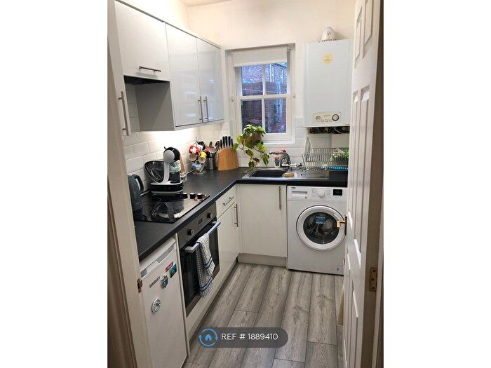 1 Bedroom Flat To Rent In Bridgegate, Howden, Goole, DN14