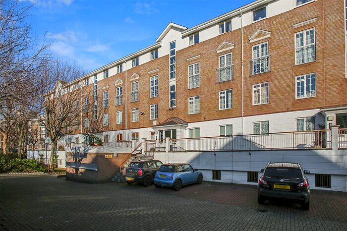 2 Bedroom Flat To Rent In Kingsbridge Court, Dockers Tanner Road, London, E14