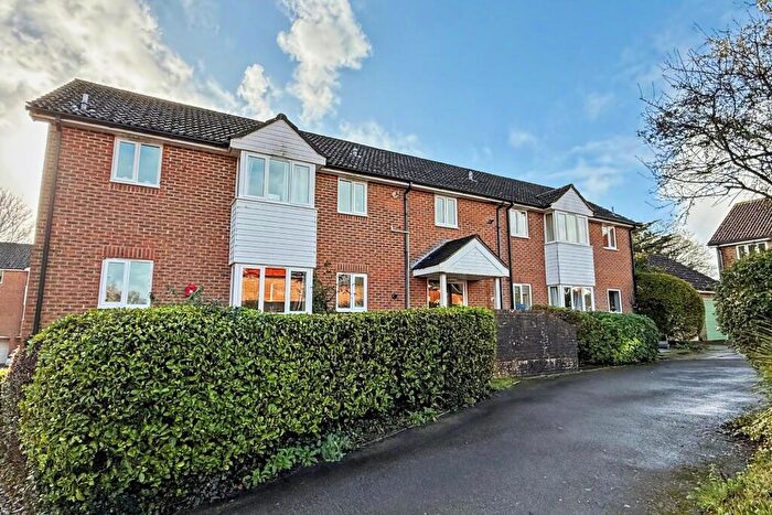 2 Bedroom Flat For Sale In Fordingbridge, SP6