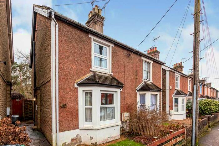 3 Bedroom Semi-Detached House To Rent In Albany Road, RH11