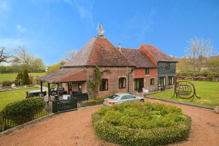 5 Bedroom Property For Sale In Butchers Lane, Three Oaks, Hastings, TN35