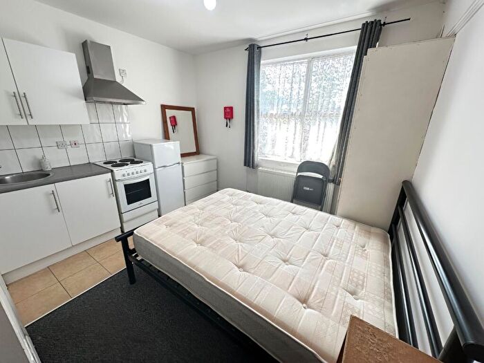 1 Bedroom Apartment To Rent In Brantwood Road, Luton, Bedfordshire, LU1