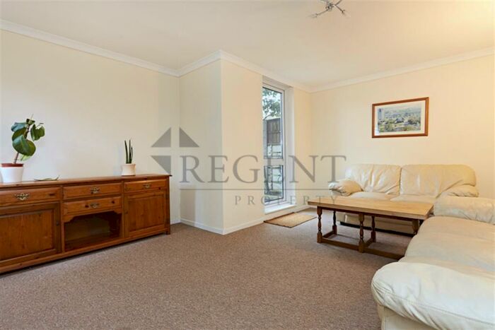 4 Bedroom Maisonette To Rent In Wallis Close, Clapham, SW11