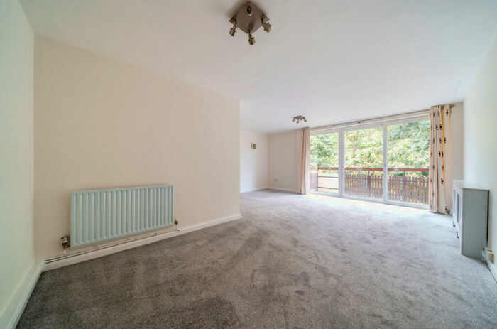 2 Bedroom Apartment To Rent In Kemnal Road, Chislehurst, BR7
