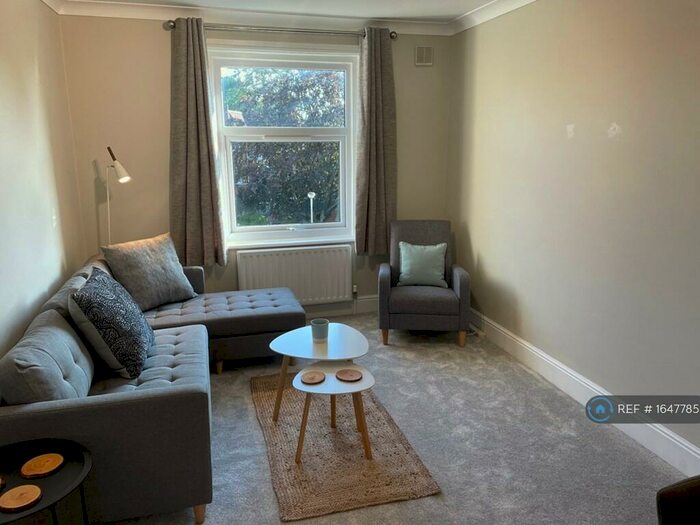 2 Bedroom Flat To Rent In Poole Hill, Bournemouth, BH2