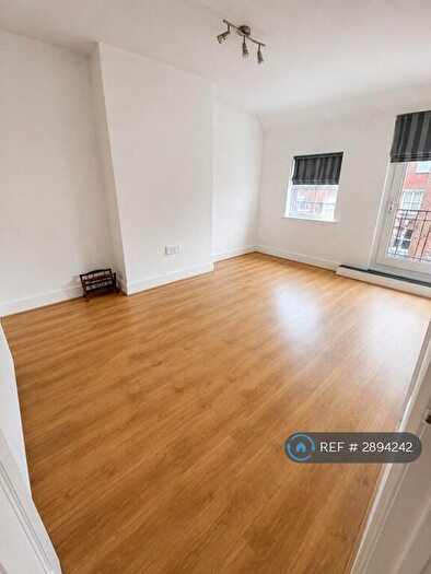 2 Bedroom Flat To Rent In Green Lane, Northwood, HA6