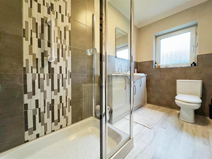 2 Bedroom Semi-Detached Bungalow For Sale In Strathaven Road, Carlton-In-Lindrick, Worksop, S81