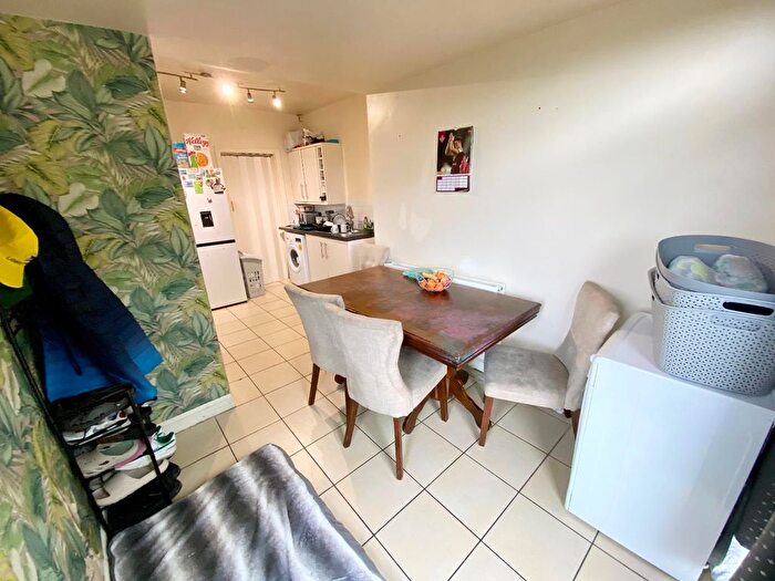 2 Bedroom Semi-Detached House For Sale In Newsome Road, Newsome, Huddersfield, HD4