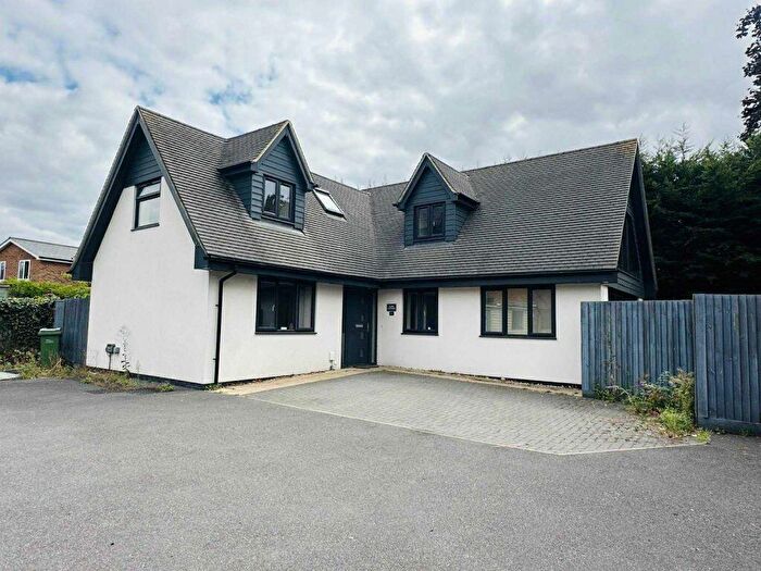 4 Bedroom Detached House For Sale In Elms Cottage, Thatcham, RG18