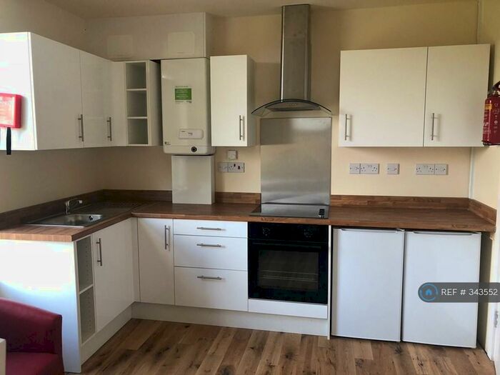 3 Bedroom Flat To Rent In Hillreach, London, SE18