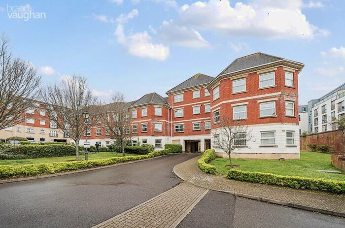 2 Bedroom Flat To Rent In Chiddingly House, Chatsworth Square, Hove, BN3