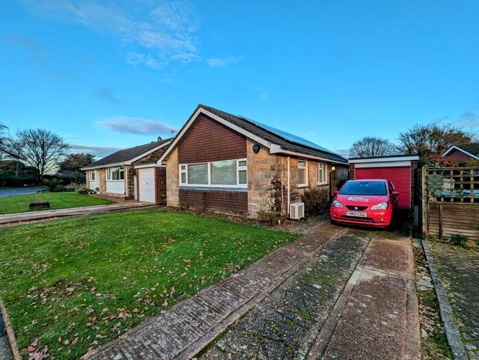 3 Bedroom Detached Bungalow To Rent In Crossfield Avenue, Cowes, PO31