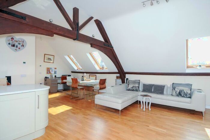 2 Bedroom Apartment To Rent In Newbury, Berkshire, RG14