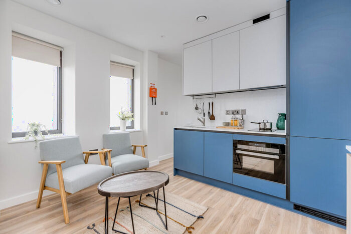 Flat To Rent In College Road, Croydon, CR0