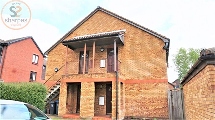 Studio To Rent In North Road, London, SW19