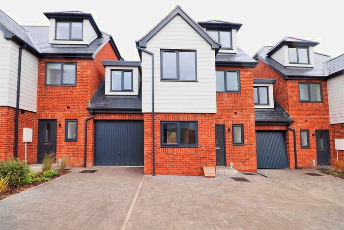 3 Bedroom Link Detached House To Rent In St. Richards Road, Walmer, Deal, CT14