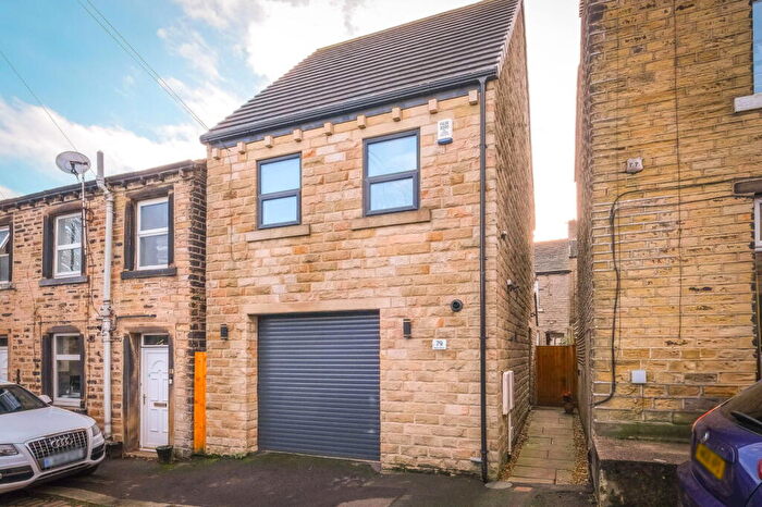 2 Bedroom Detached House For Sale In Baker Street, Huddersfield, HD3