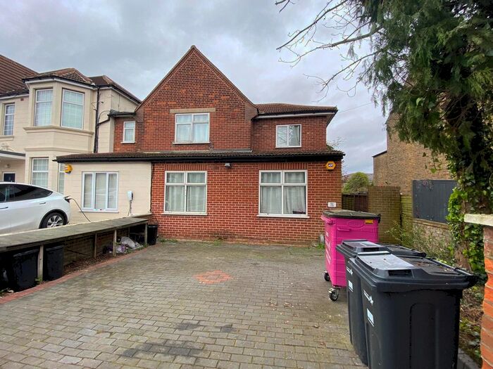 1 Bedroom Studio To Rent In Buckingham Road, London, E18