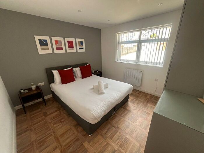 1 Bedroom Flat To Rent In Walter Road, Swansea, SA1