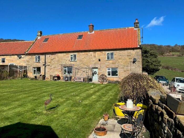 5 Bedroom Farmhouse To Rent In Aislaby, Whitby, YO21