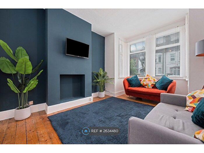 2 Bedroom Flat To Rent In Leyton, London, E10