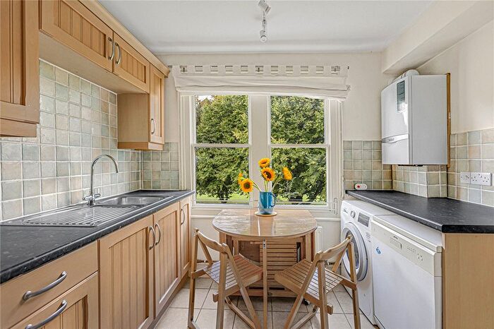 2 Bedroom Flat For Sale In Abingdon Road, Grandpont, OX1