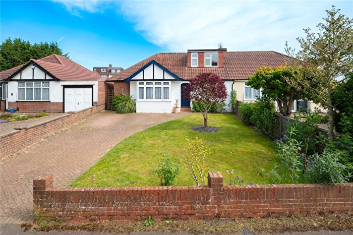 4 Bedroom Bungalow For Sale In Stanley Avenue, St. Albans, Hertfordshire, AL2