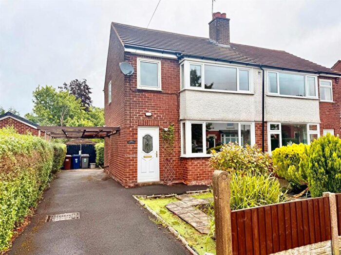 3 Bedroom Semi-Detached House For Sale In The Grove, Penwortham, Preston, PR1