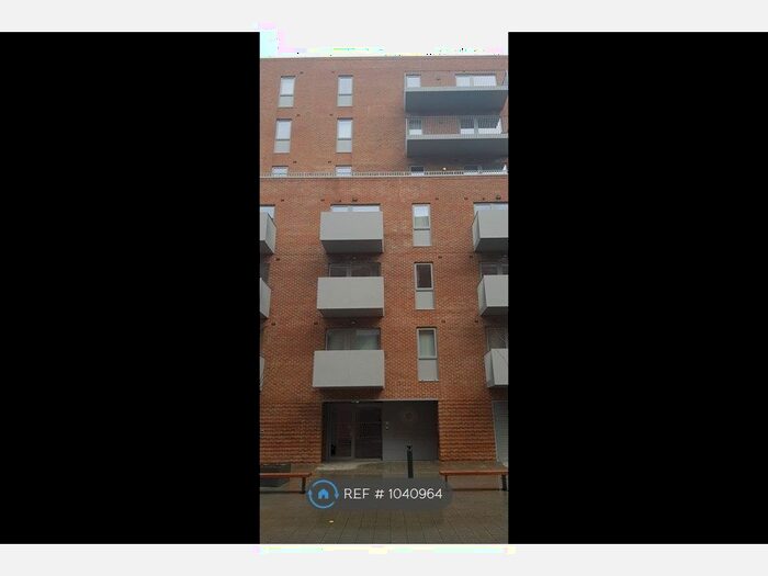 2 Bedroom Flat To Rent In The Metalworks, Slough, SL2