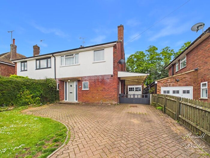 3 Bedroom Semi-Detached House For Sale In Highlands Road, Buckingham, Buckinghamshire, MK18