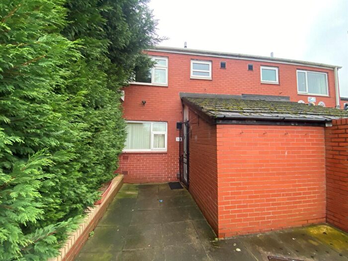 3 Bedroom Terraced House For Sale In Temple View Grove, Leeds, LS9