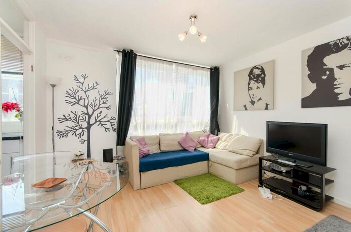 Studio To Rent In Salisbury Street, St John's Wood, London, NW8
