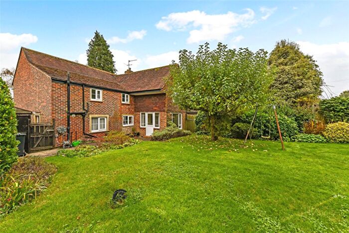 3 Bedroom Cottage For Sale In Chestnut Walk, Tangmere, Chichester, PO20
