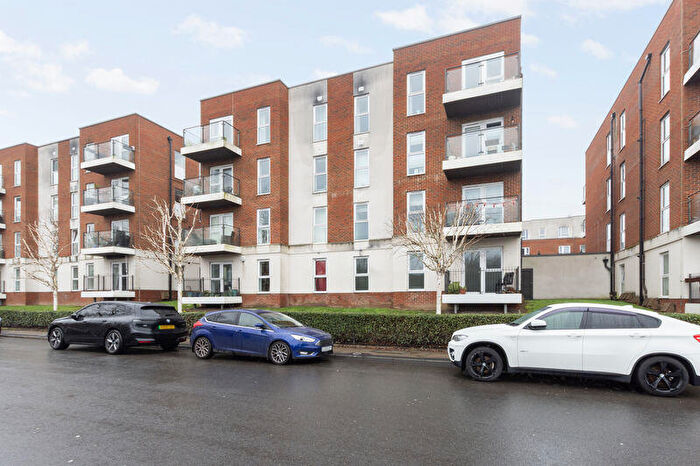 2 Bedroom Flat For Sale In Alcock Crescent, Dartford, DA1