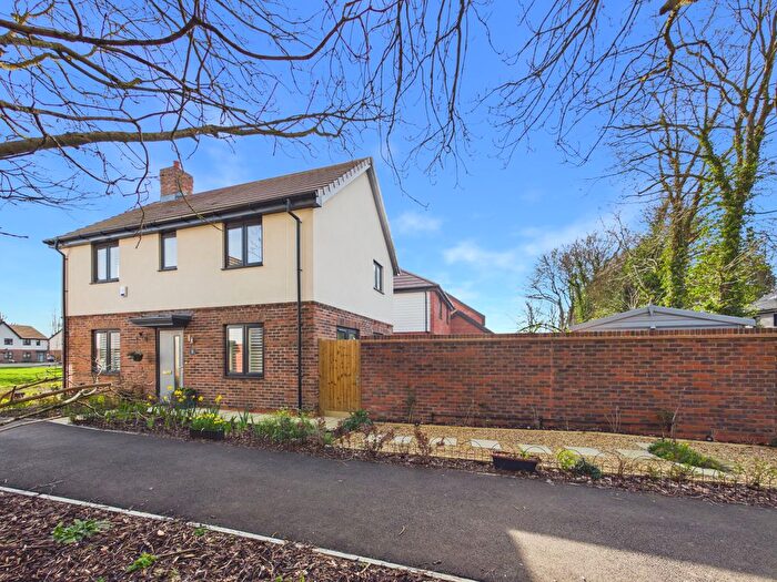 3 Bedroom Detached House For Sale In Snowdrop Close, Princes Risborough, Buckinghamshire, HP27