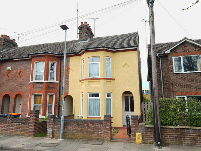 3 Bedroom Detached House To Rent In St Peters Road, Dunstable, LU5