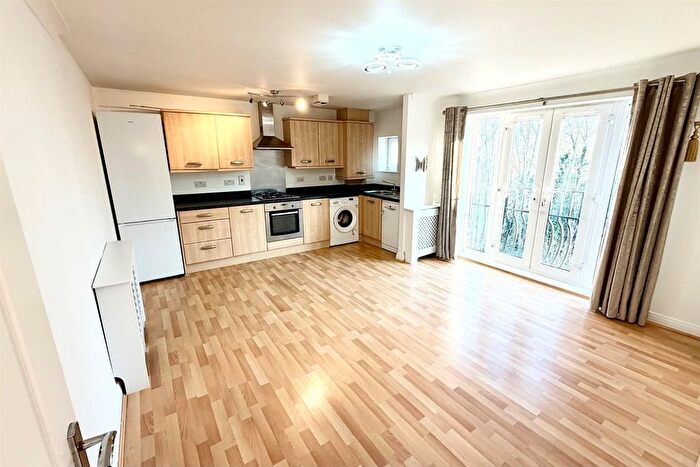 2 Bedroom Flat To Rent In Chadwick Gardens, Uxbridge, UB8