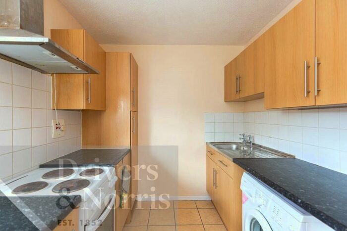 1 Bedroom Apartment To Rent In Tealby Court, Georges Road, Holloway, London, N7