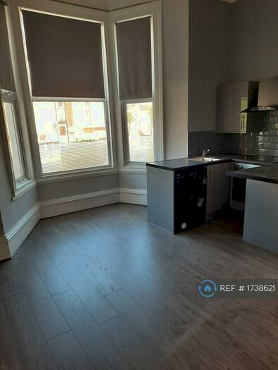 Studio To Rent In Ground Floor, London, N16