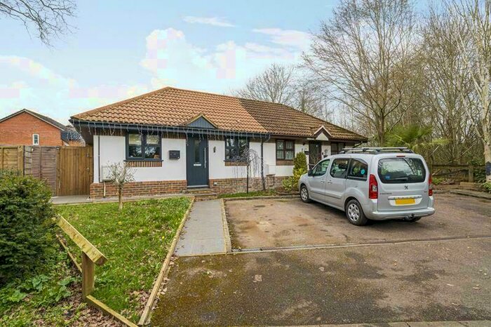 2 Bedroom Bungalow To Rent In West End, GU24